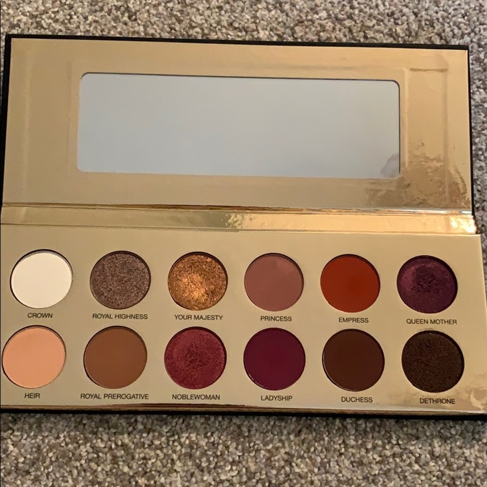 Coloured Raine Queen of Hearts palette